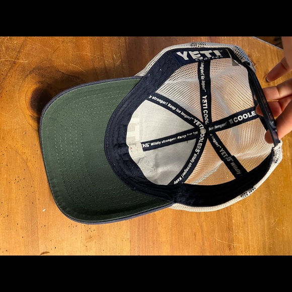 YETI Coolers Mesh Back Hat Snap Back navy dark blue ball cap baseball logo - Picture 9 of 10